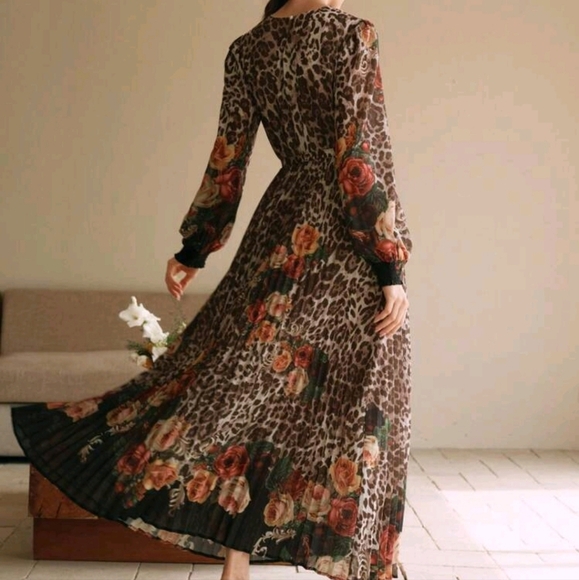 Elegant Modern Women's Floral & Leopard Print Pleated Lantern Sleeve Dress - Picture 4 of 5
